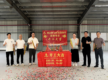 �Զ��Ŵ��칫װ����ƿռ����������ǲ�װ��׼û��